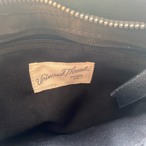 Universal Thread Cosmetic Bag - Picture 3 of 4